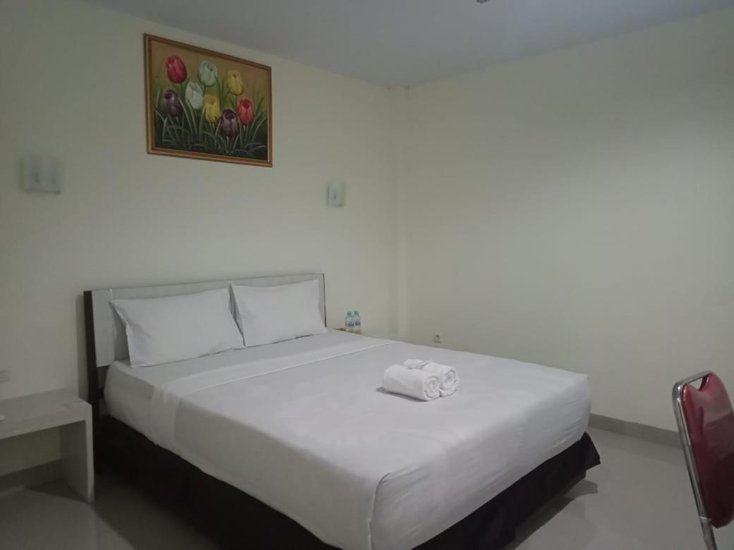 Hotel Meganita Mamuju Екстериор снимка